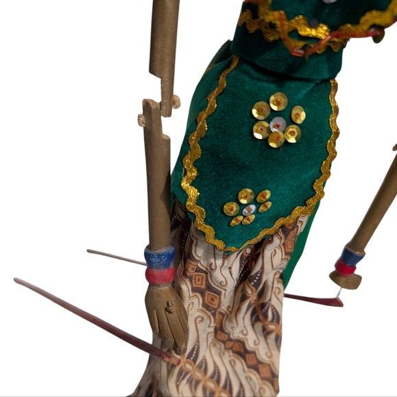 INDONESIAN Dancing RodPuppet Doll Wayang Gole Handcrafted Wood Arm Red Green - Picture 5 of 13